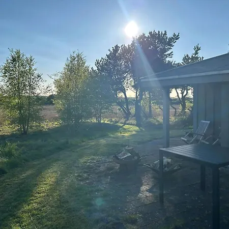 Hébergement de vacances Summer House With Fields And Fjord Views *