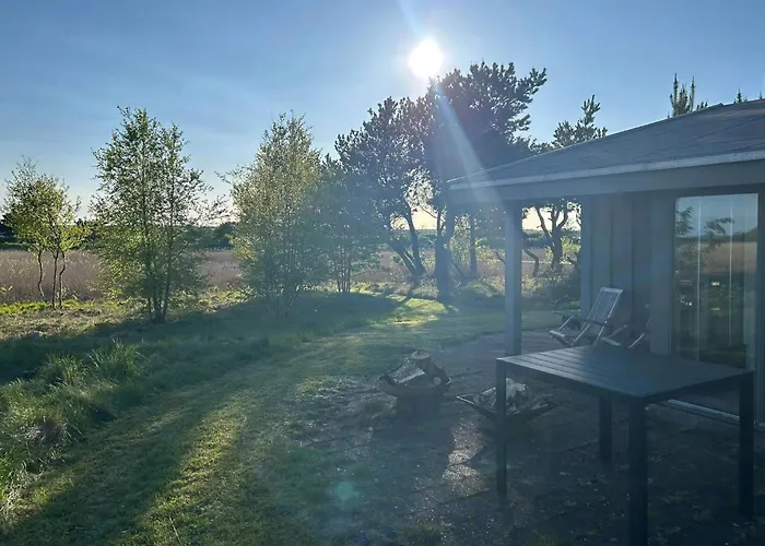 Hébergement de vacances Summer House With Fields And Fjord Views *